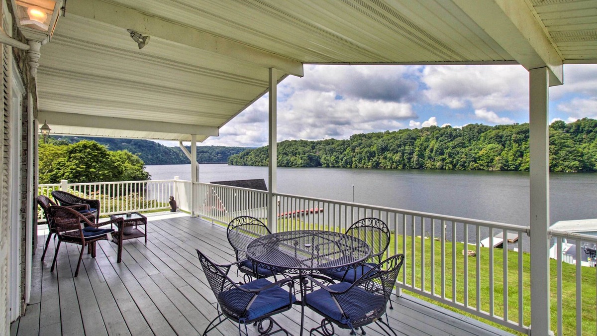 Ingles House | Lakefront Hiwassee Home w/Private Dock & Deck!
