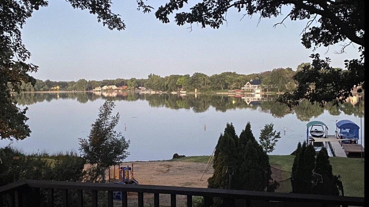 Paddock Lake House | Lakefront home. Beach and park.