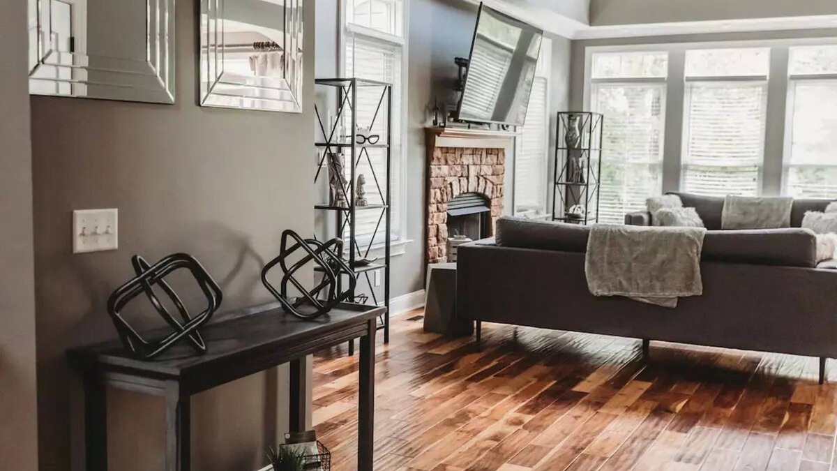 Bracey House | ★Lakefront Home Gaston Getaway★6 BDR★BBQ★Sleep 22