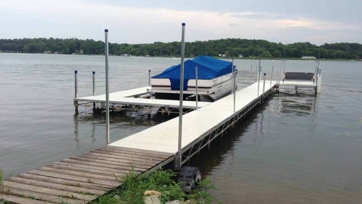 Burtrum House | Lakefront home ice fishing snowmobile trail access with beautiful sunrise view