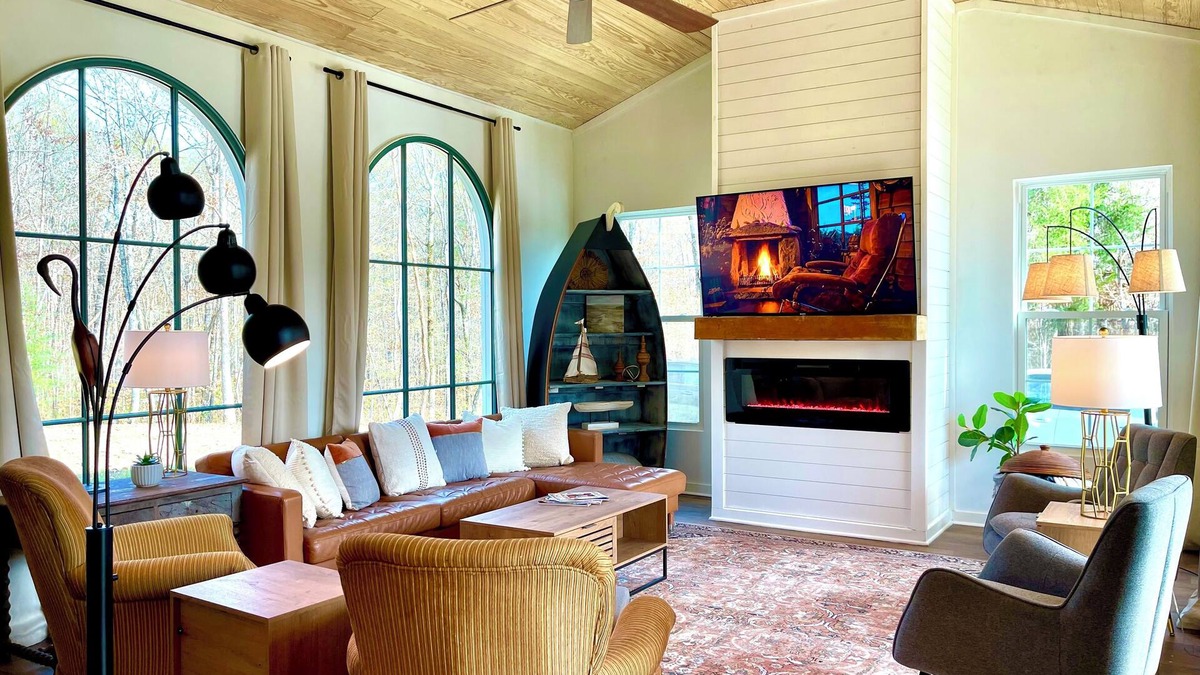 Cedar Bluff House | Lakefront home in Cedar Bluff, Alabama.
