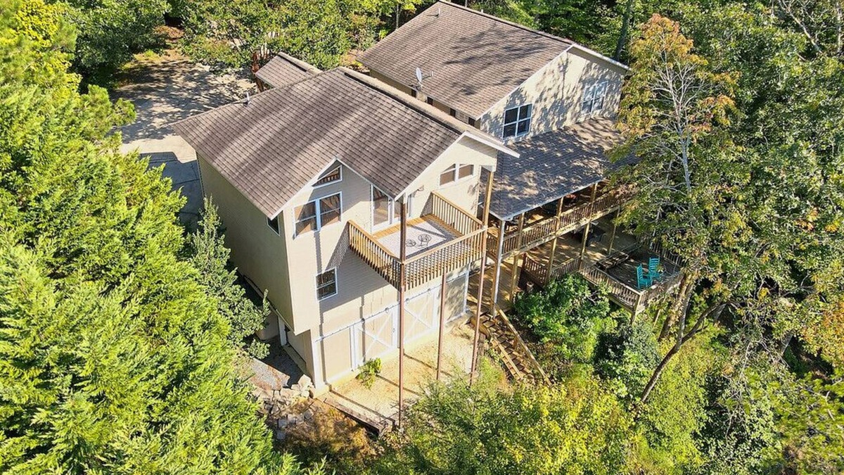 Unaka House | Lakefront Home in Gated Bear Paw with private Dock and Starlink Internet