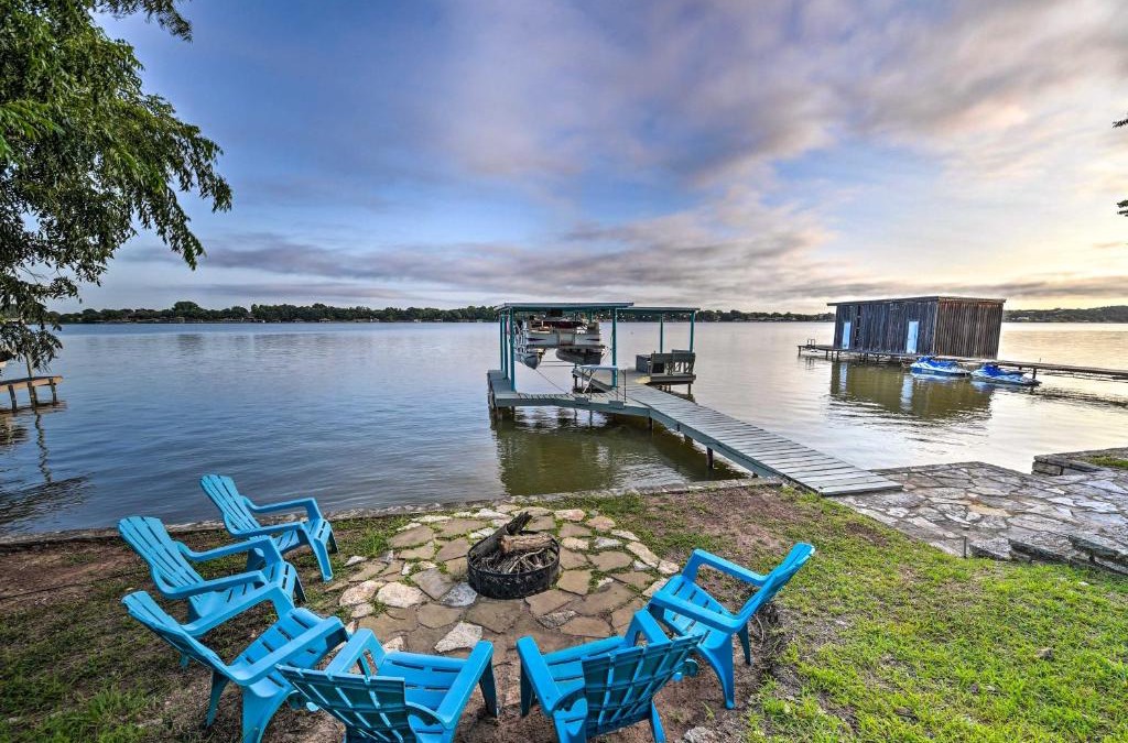 Granbury House | Lakefront Home Less Than 3 Miles to Historic Granbury!