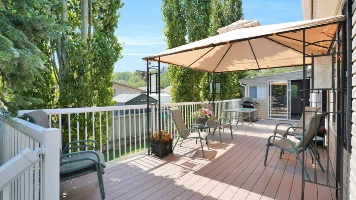 Rochon Sands House | Lakefront Home on the beach at Buffalo Lake