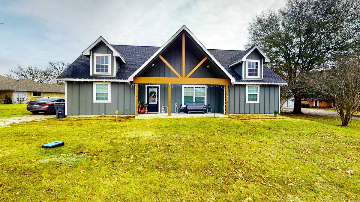 Emory House | Lakefront Home on Lake Fork with Private Dock