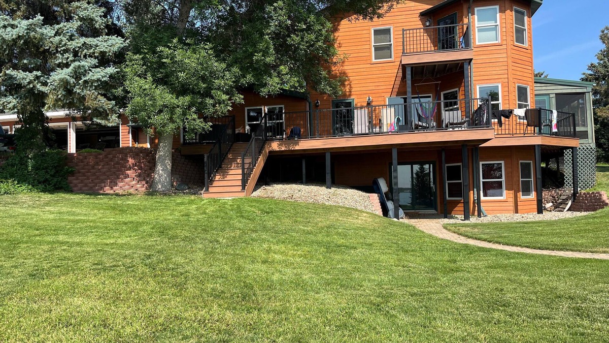 Roseglen House | Lakefront Home on Lake Sakakawea in Douglas Bay near Garrison, ND