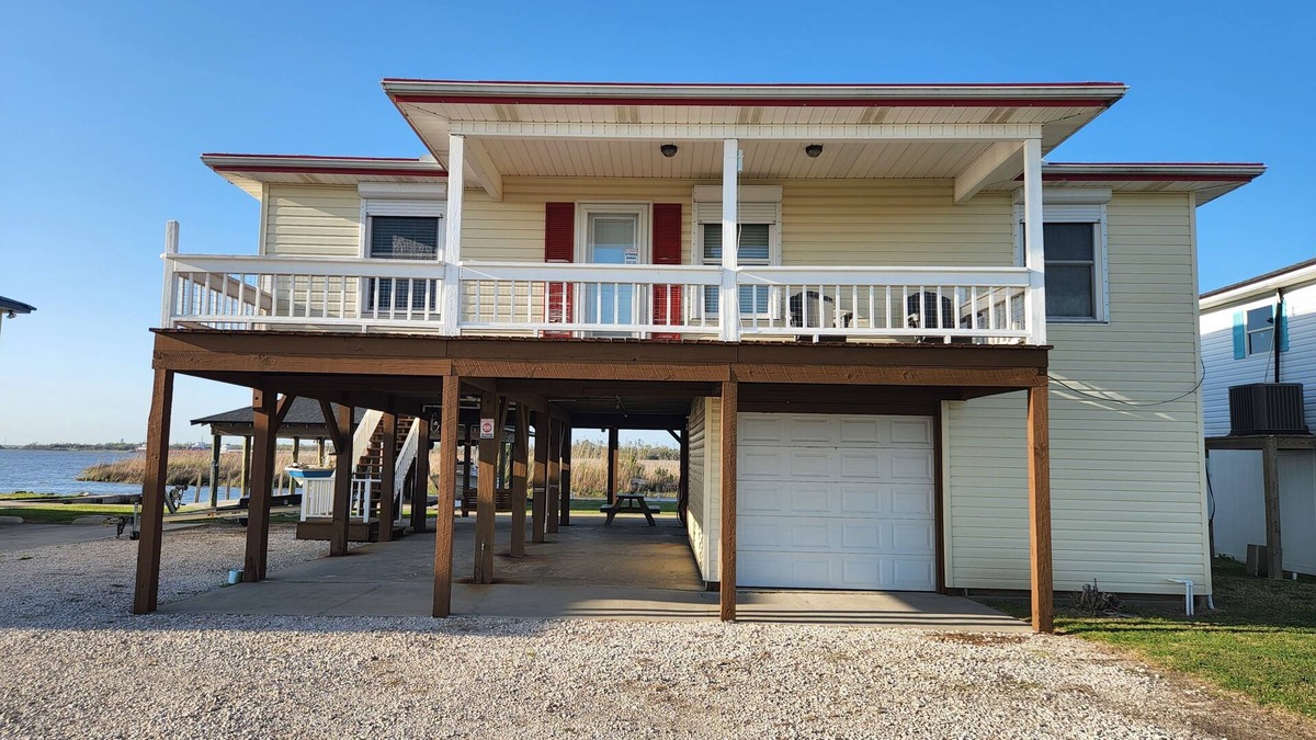 Lake Charles House | Lakefront Home "The Red Crab"
