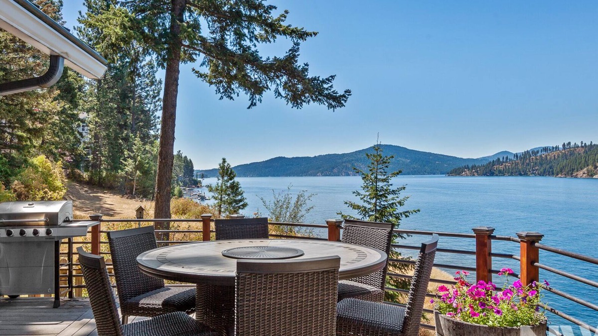 Coeur d'Alene House | Lakefront Home w/Private Dock—Fire Table, Fireplace, Stunning Views, Kayaks & Near Gozzer!