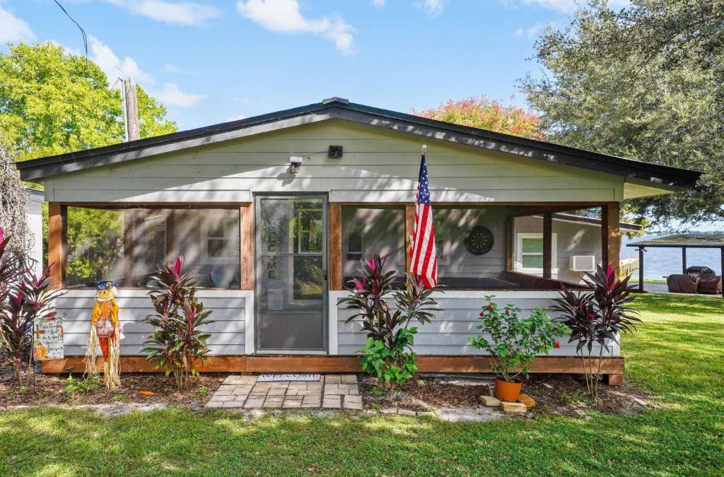 Florida South Atlantic Coast House | Lakefront Home with Screened Porches in Frostproof!