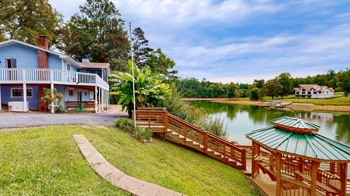 Blairsville House | Lakefront home with dock, deck, gazebo, pool table & amazing views
