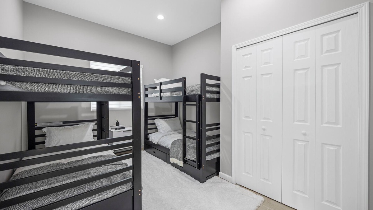White Lake House | Lakefront Hot Tub, Beach & More!
