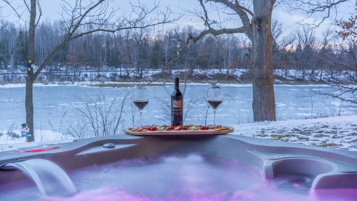 Turtle Lake Cabin | Lakefront, Hot Tub, Golf, Kayaks, ATV, Snowmobile Trails, St.Croix Casino
