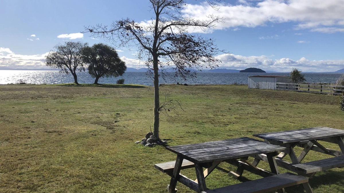 Tauranga Taupo House | Lakefront house