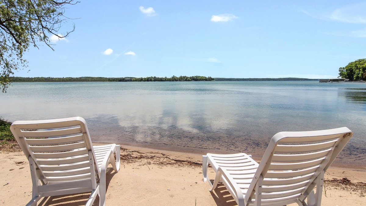 Rapid City House | Lakefront house on beautiful Elk Lake - Pontoon Availablen