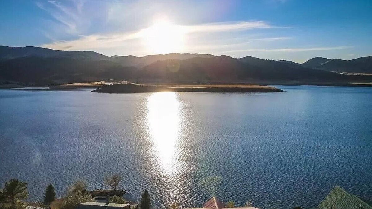 Wolf Creek House | Lakefront house on Holter Lake