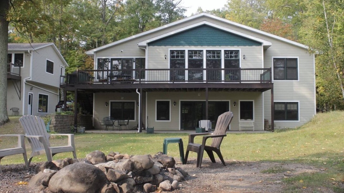Sarona House | Lakefront House on Long Lake, Beautiful View with Private Docks on Flat Lot.