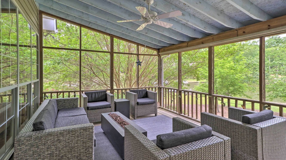 Lake Oconee Cottage | Lakefront House with Private Dock + Fire Pit!