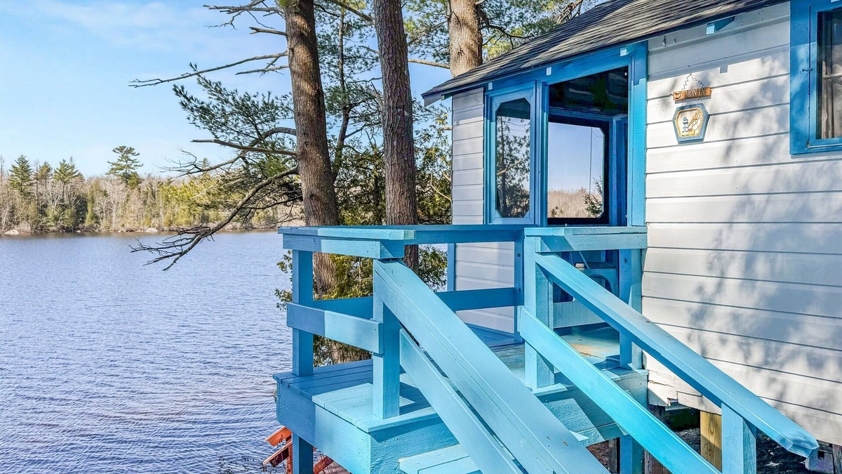 Orland Cabin | Lakefront Lighthouse Tiny Cabin @ Getogether Stays