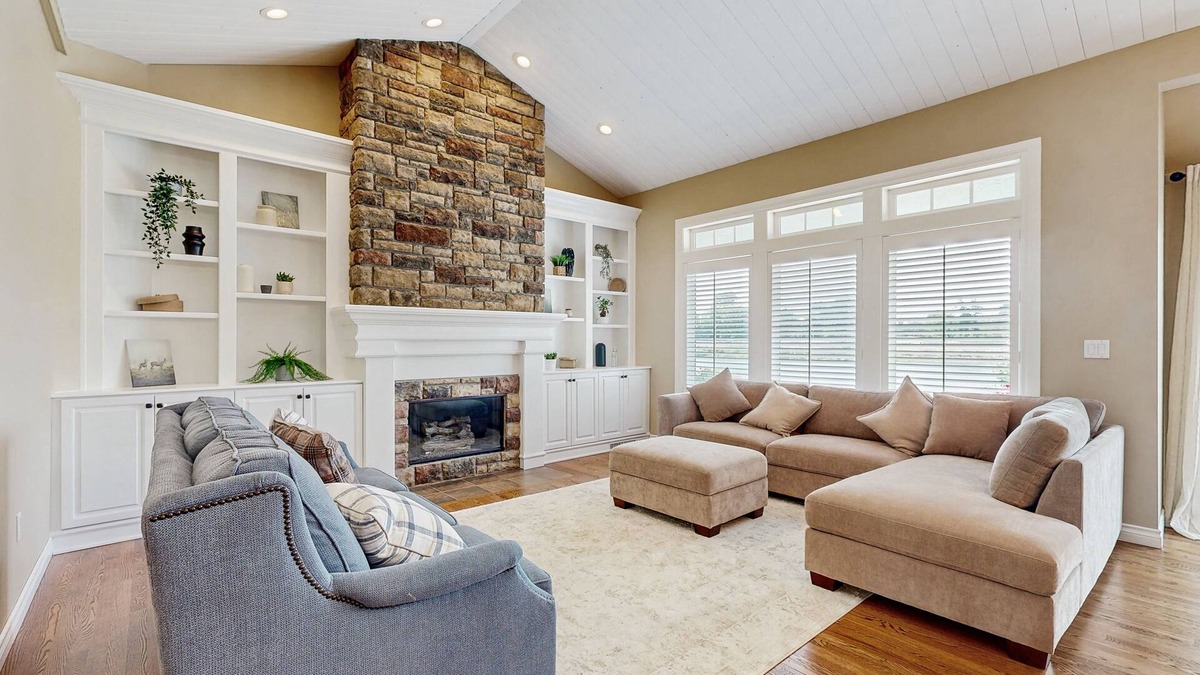 Centralia House | Lakefront living, steps to the water, fishing and kayaks, walk to outlet shops