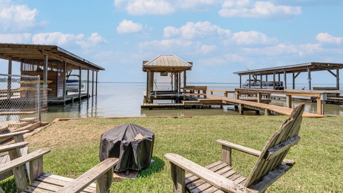 West Livingston House | Lakefront Livingston Retreat w/Dock & Fire Pit!