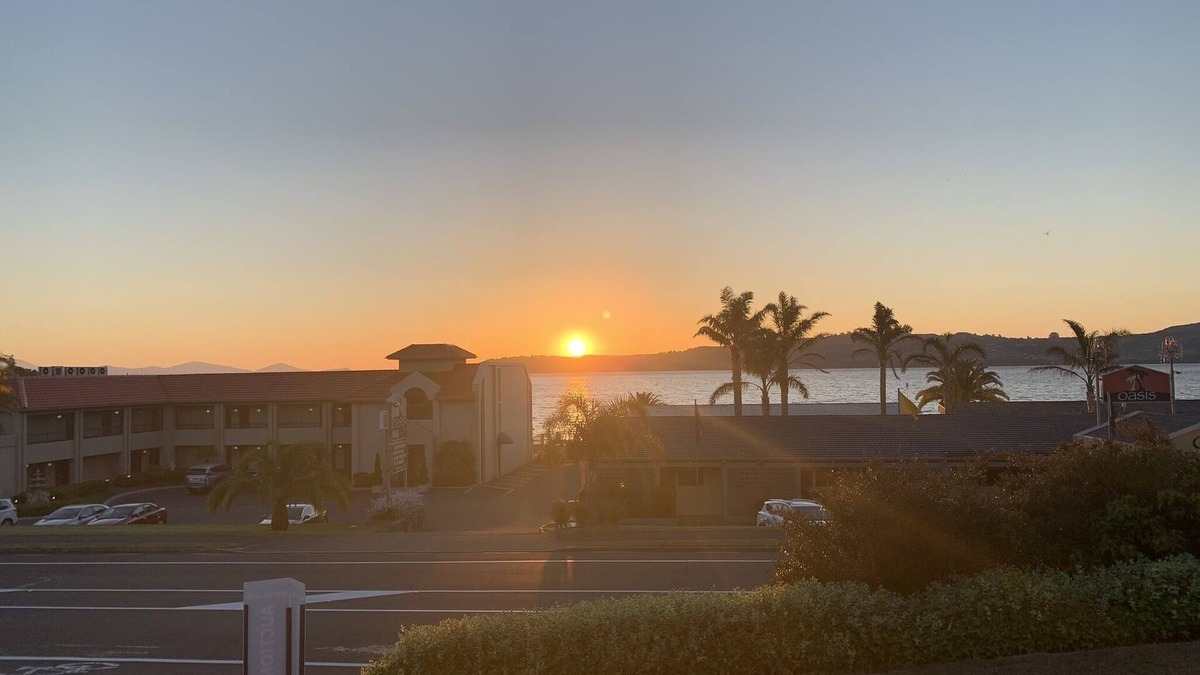 Waipahihi Apartment | Lakefront Location Taupo