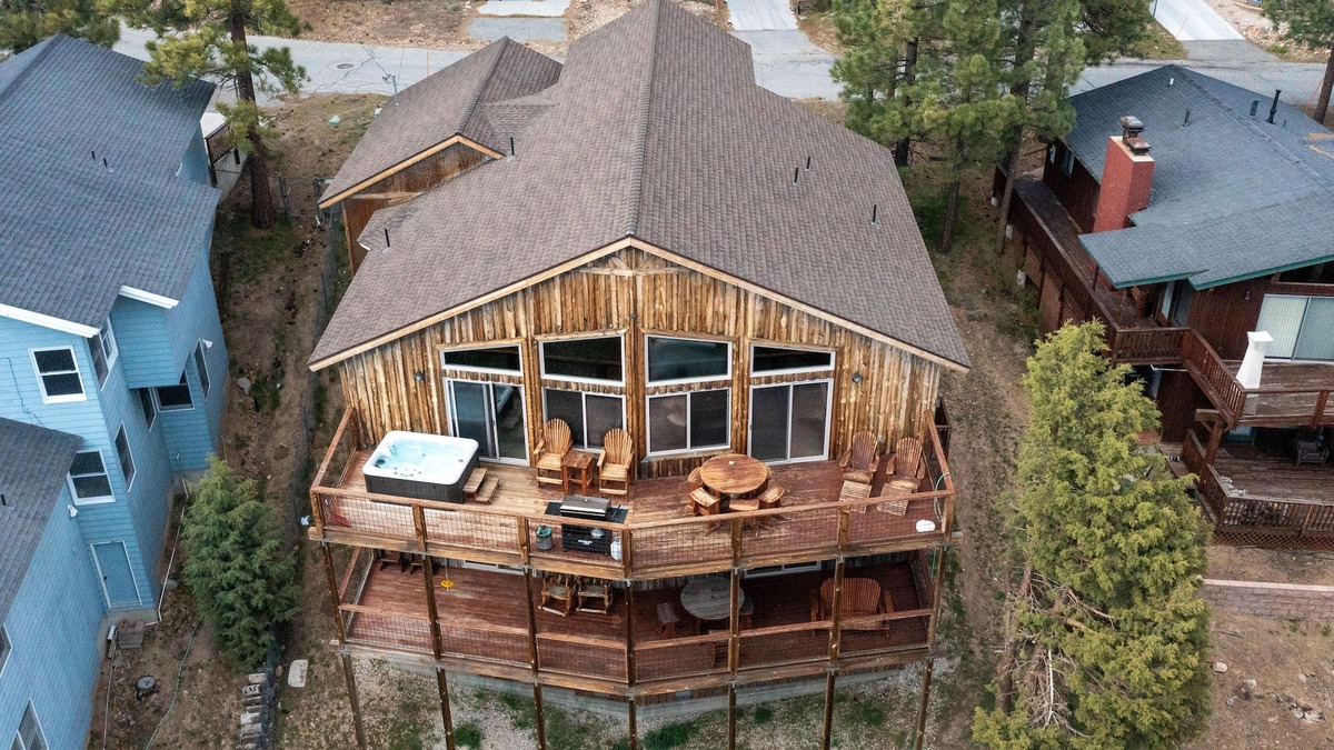 Patton Cabin | Lakefront Lodge by AvantStay | Direct Access to Big Bear Lake | Hot Tub + Views