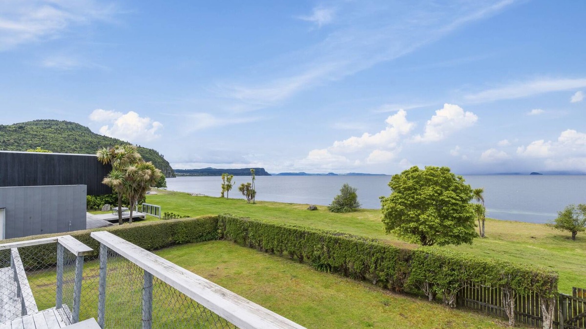 Kuratau House | Lakefront Lodge - Kuratau Holiday Home