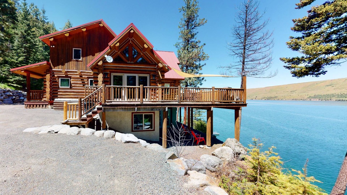 Enterprise House | Lakefront lodge with amazing view, private dock, rec room - dog-friendly