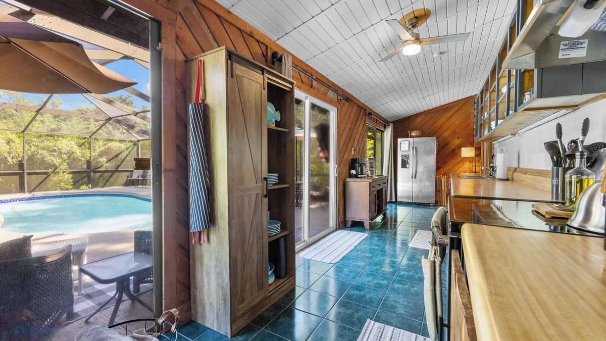 Hawthorne House | Lakefront Log Cabin, on private Lake & Screened Pool. ~NO CLEANING FEES~