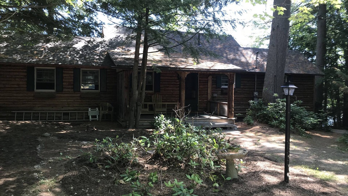 Bridgton Cottage | Lakefront Log Cabin!