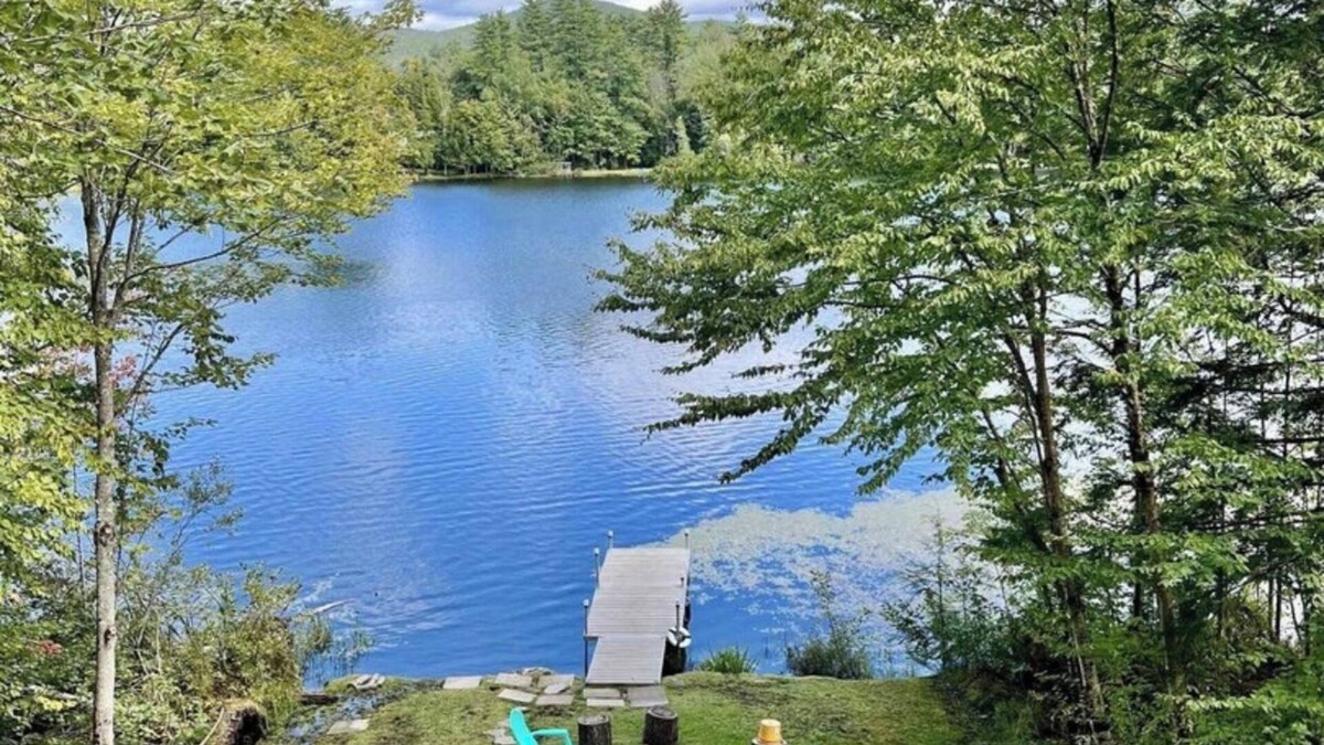 Woodsville Cabin | Lakefront Log Home in White Mountains! Dog-Friendly!