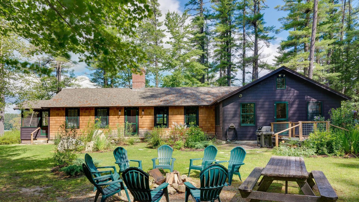 Center Lovell House | Lakefront Lovell Home w/Dock: Walk to Town Beach!