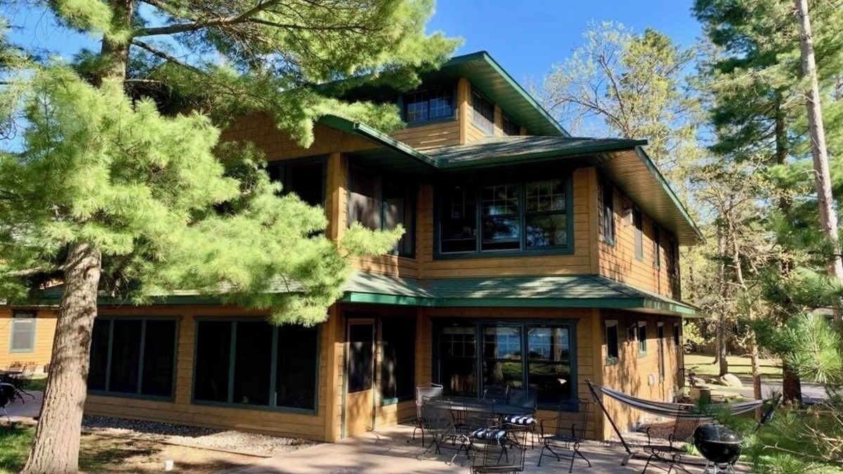 Pequot Lakes Resort | Lakefront Luxe - Antler Cottage a 3-Level Retreat on the Whitefish Chain