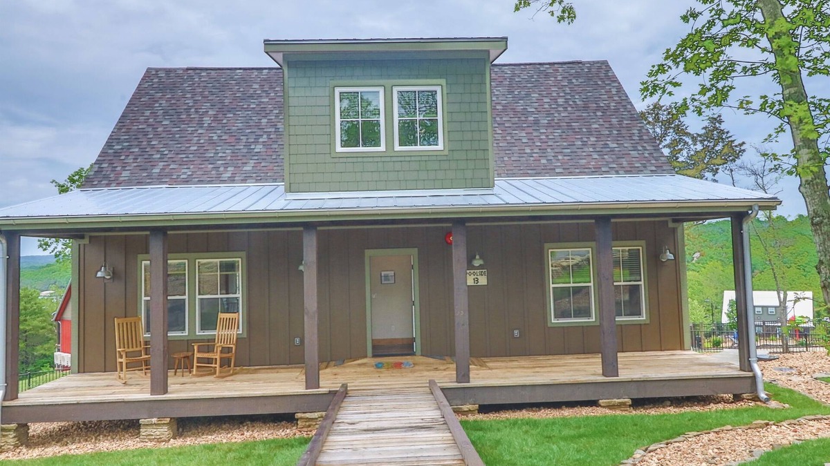 Kimberling City Cabin | Lakefront Luxury Cabin - Perfect Family Retreat for 8 people