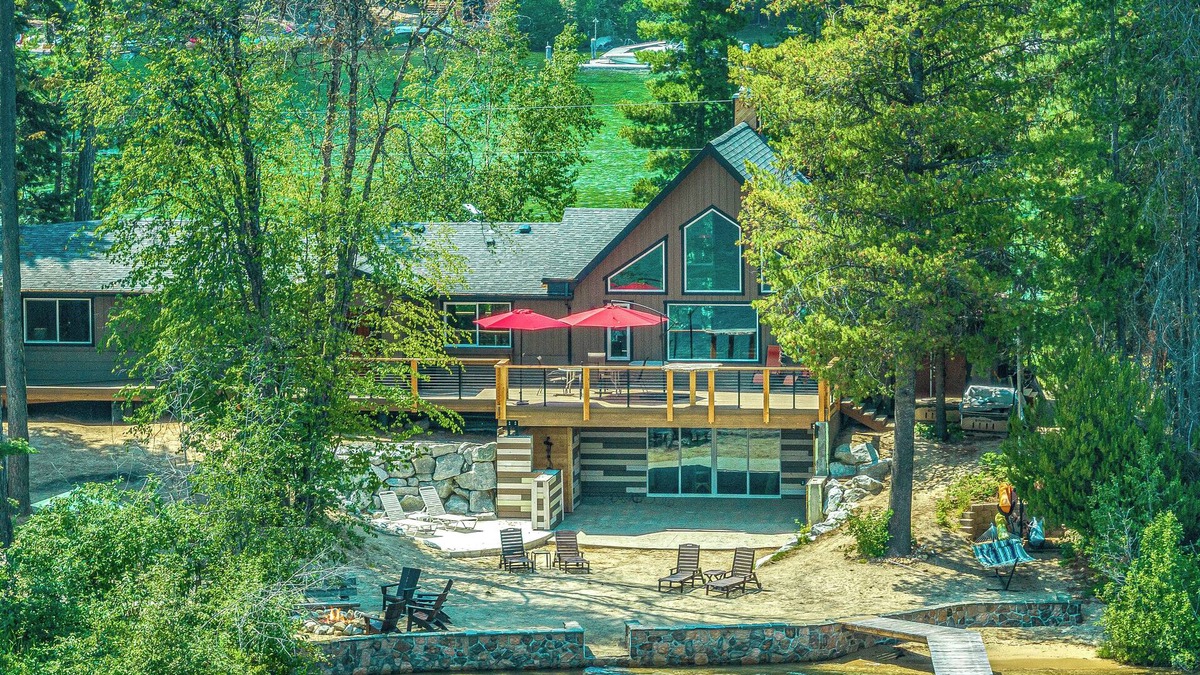 Coolin House | Lakefront Luxury on Priest Lake 4+Bd/4Bth Private Beach/Dock/Views, sleeps 12+