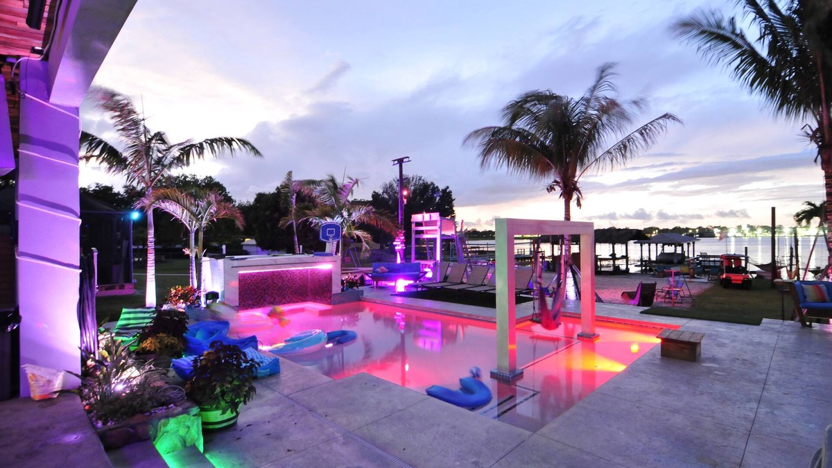 Orlando House | Lakefront Luxury pool 3100sq ft on lake.