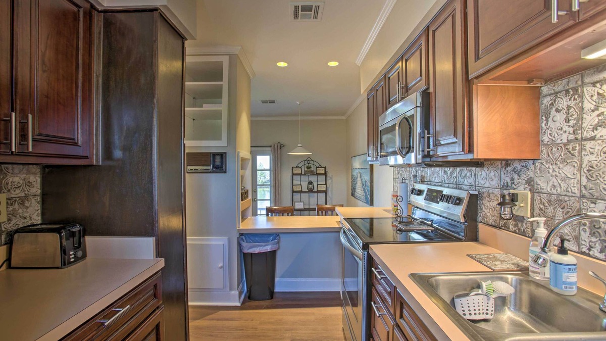 Madisonville House | Lakefront Madisonville Townhome w/Views!