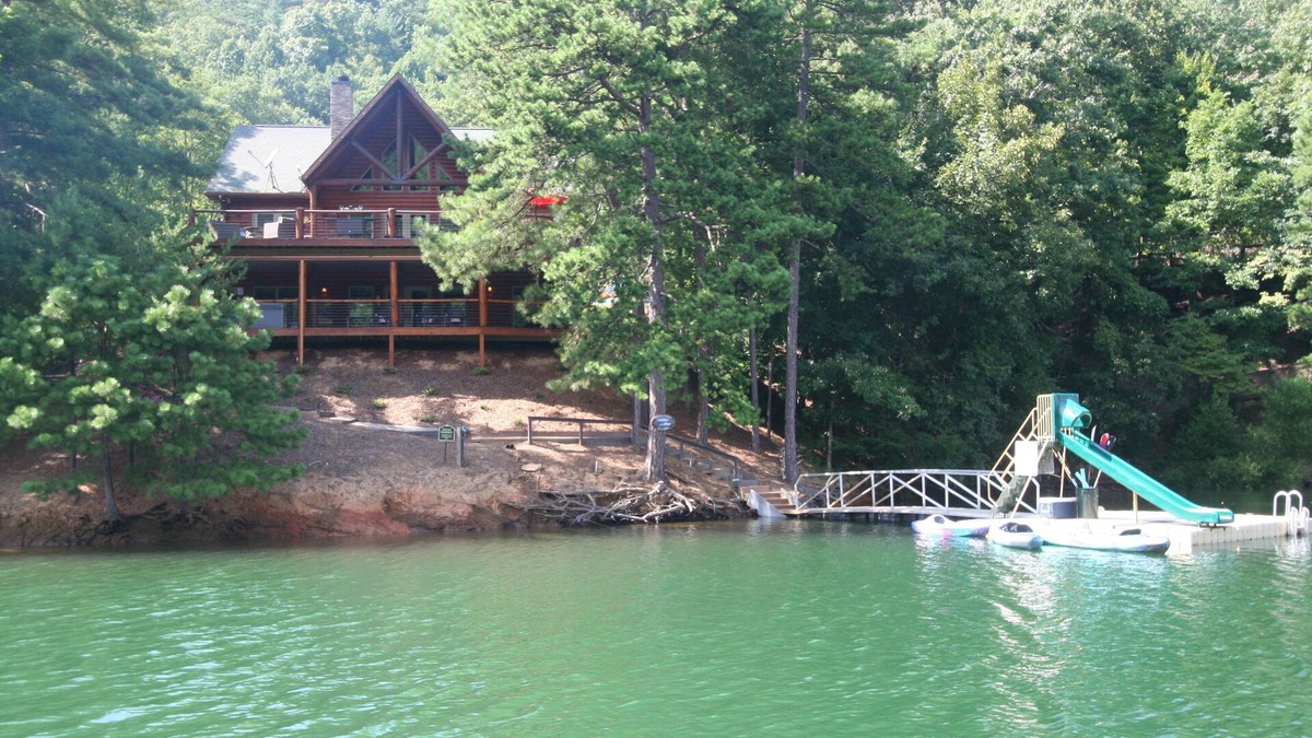 Robbinsville House | Lakefront-magnificent views, cozy, spacious, w year-round amenities-all agesnnn