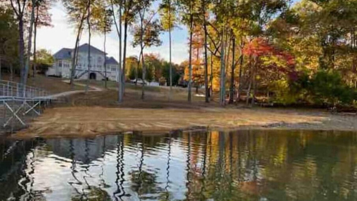 Benton House | Lakefront Manorn