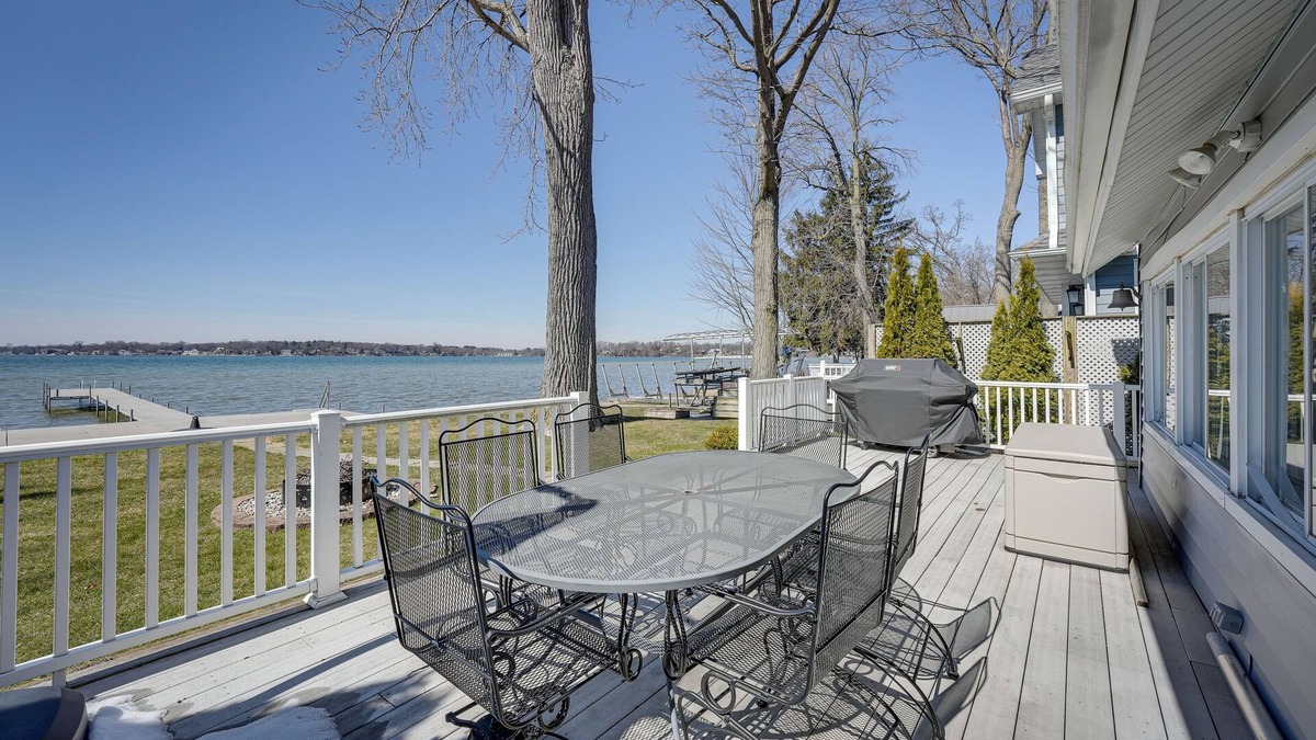 Sturgis Cottage | Lakefront Michigan Cottage - Deck, Grill & Kayaks!