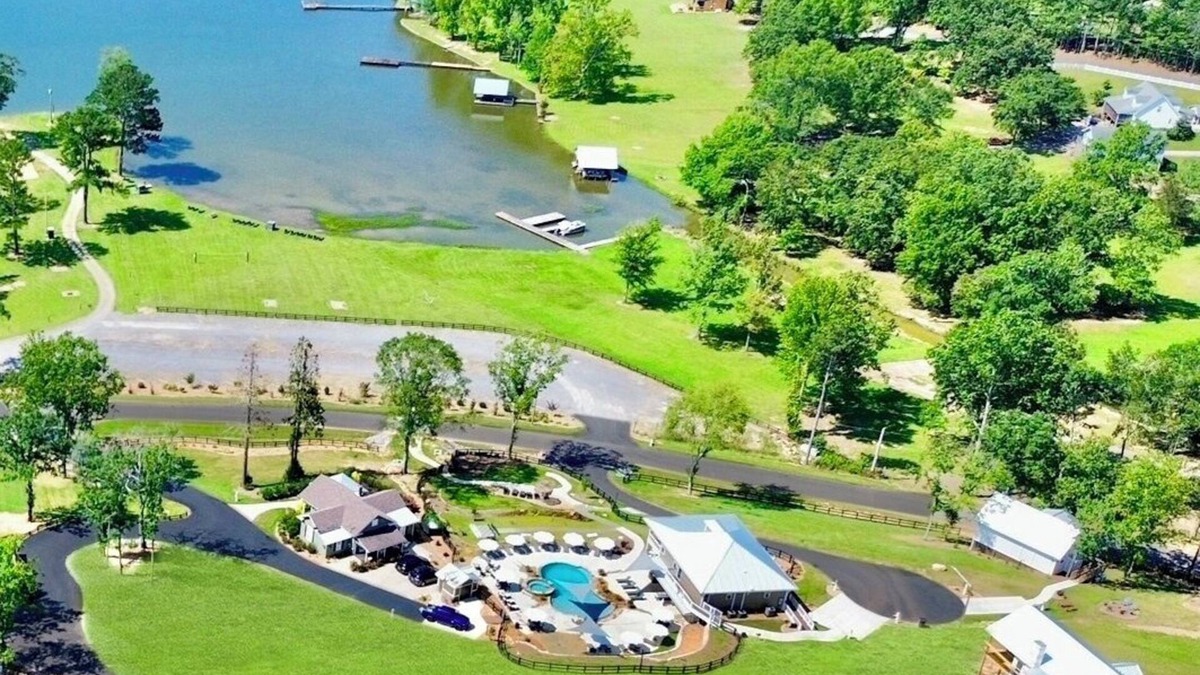 Cedar Bluff Resort | LAKEFRONT Mini-Resort Sleeps 32! Pool, hot tub, kayaks, fire pits, & more!
