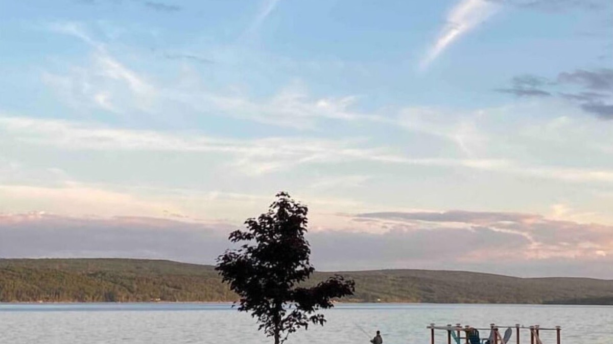 Boularderie Cottage | Lakefront Oasis