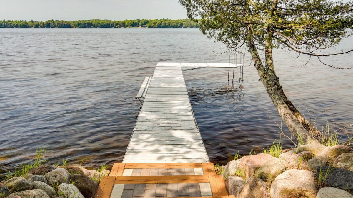 Ainsworth Cottage | Lakefront Pearson Cottage w/Swim Dock + Kayaks!