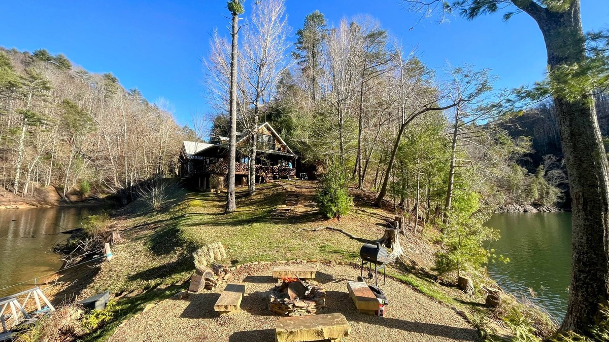 Butler Cabin | LAKEFRONT Peninsula House ONE of a KIND SPOT! Private Dock, Pet Friendly