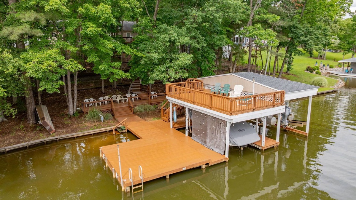 Moratuck Manor House | Lakefront, Pet Friendly, Dock, Fireplace, Kayak, Cornhole, Grill