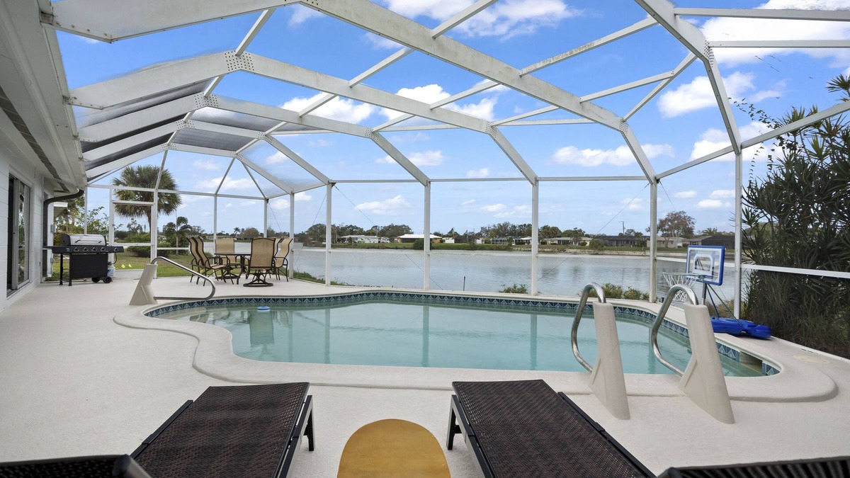 Venice Gardens House | Lakefront Pool Home-Venice, FL