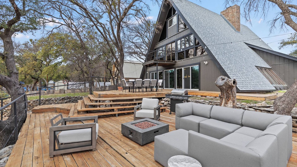 Brownwood House | Lakefront property - 2.4 miles from the Hideout