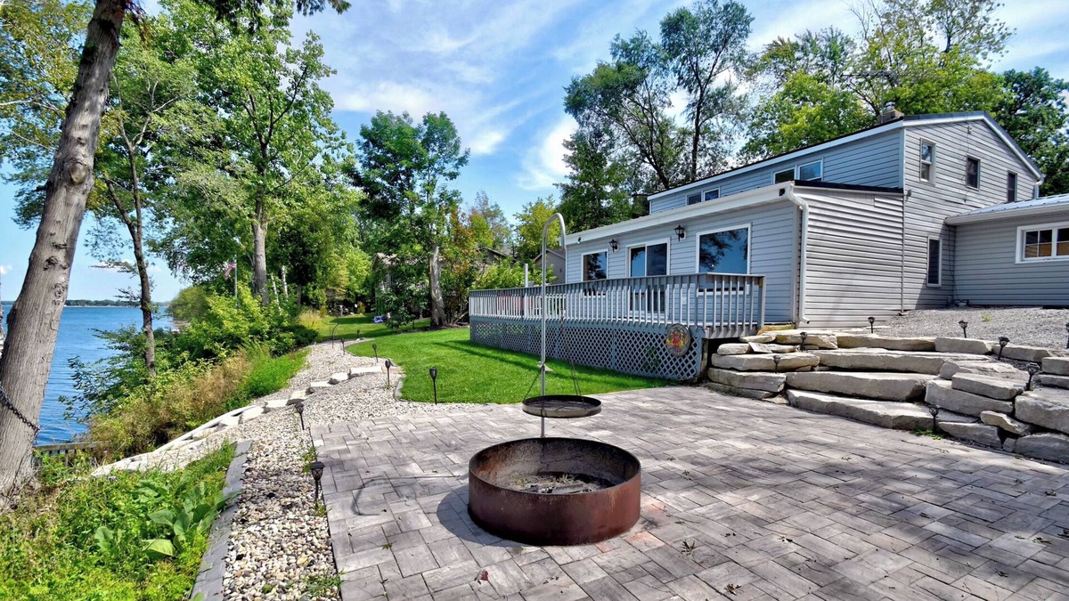 Little Sturgeon House | Lakefront property