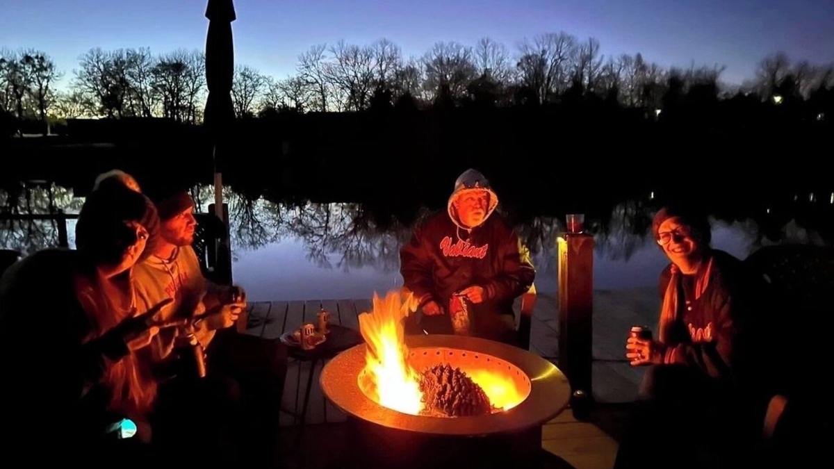 Fort Towson Cabin | Lakefront! Quiet escape from everyday life on the shore of a "No-Wake" lake!