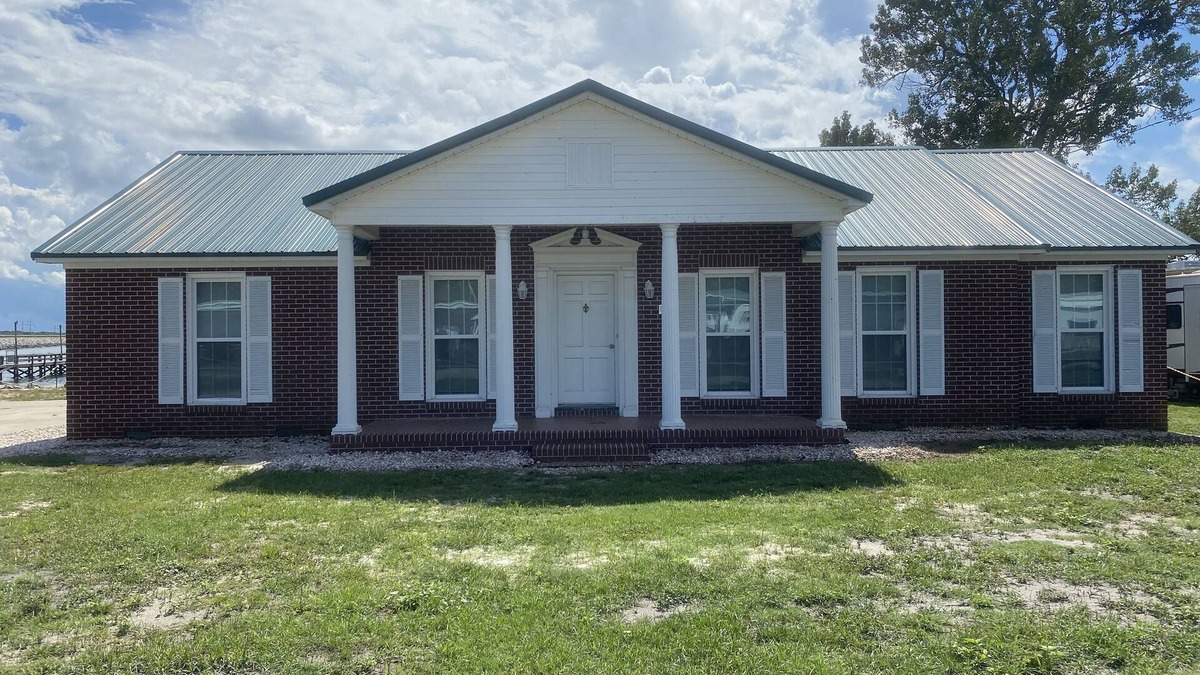 Manning House | Lakefront Retreat At Randolphs Landing